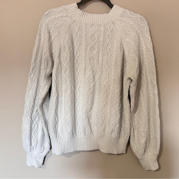 Elegant White Cable Knit Sweater - Picture 3 of 9